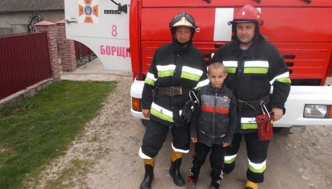 На Тернопільщині 9-річний хлопчик врятував з вогню своїх братика та сестричку