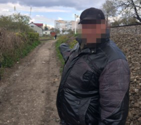 Поблизу залізничного вокзалу вбили та пограбували чоловіка