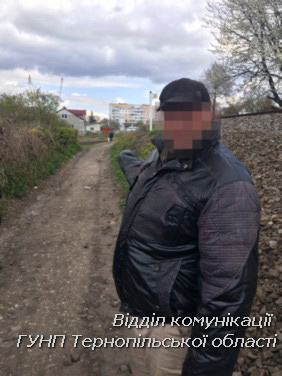 Поблизу залізничного вокзалу вбили та пограбували чоловіка