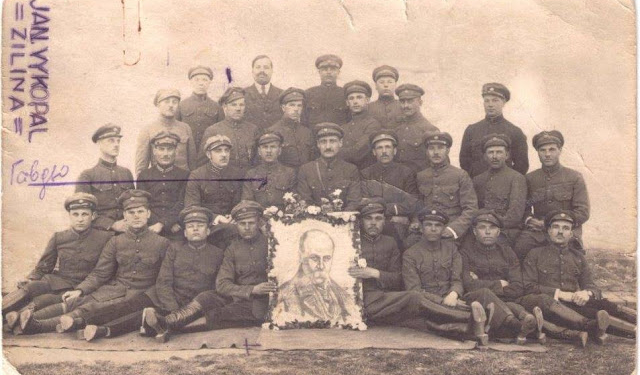 Хто ще 100 років тому у Тернополі вивісив синьо-жовтий прапор?