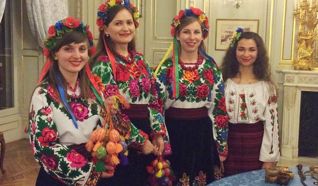 Як тернопільські бандуристки Францію підкорювали