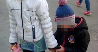 Доки мама розважалася діти зачиненими кричали на допомогу у квартирі