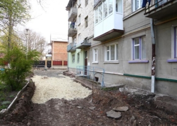 Очільник міста під час ранкового об’їзду оглянув стан робіт на вулиці Транспортна,10