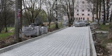 Біля тернопільського педагогічного відремонтували одну з найгірших доріжок (фотофакт)