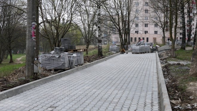 Біля тернопільського педагогічного відремонтували одну з найгірших доріжок (фотофакт)
