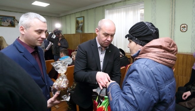 115 тернополян отримали Великодні кошики від мерії