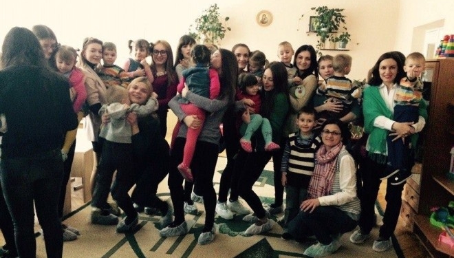 Як тернопільські студенти подарували багато радості діткам без батьків