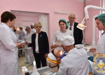 Професори та доценти-стоматологи готові консультувати тернополян