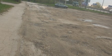 Тернополянин показав ділянку у місті, де яма на ямі (фото)