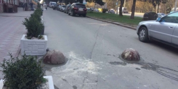 Хто шкодить майно біля тернопільського магазину на “Східному”?