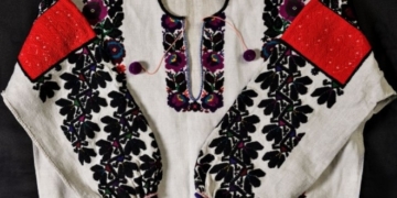 У відомого тернополянина є унікальна вишиванка, яку передавали з покоління в покоління більше ста років