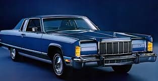 У тернопільському гаражі ледь не згорів автомобіль “Lincoln”