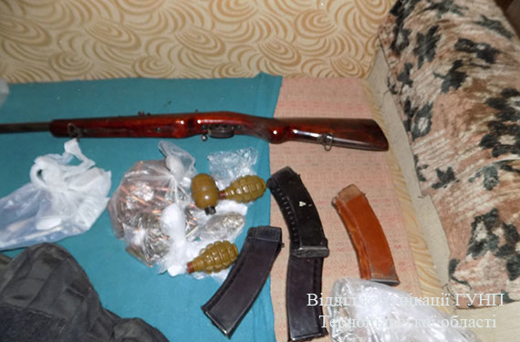 “Накрили” тернополянина, який хотів організувати торгівлю зброєю