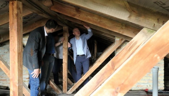 У будинку на вулиці Клима Савури, 7 поміняли старий дах