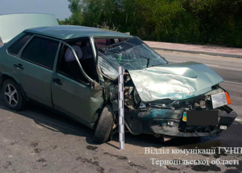 Водій Citroen Jumper врізався в автомобіль (ФОТО)