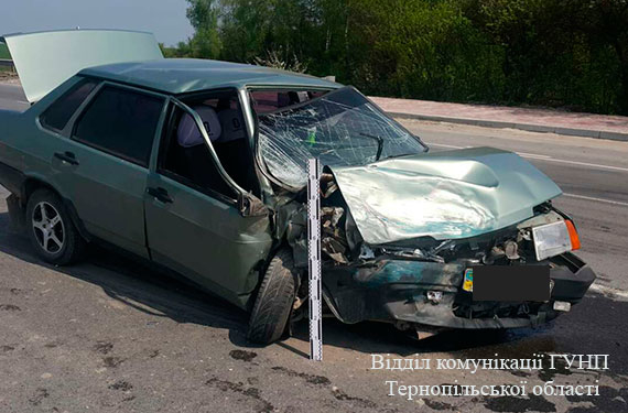 Водій Citroen Jumper врізався в автомобіль (ФОТО)