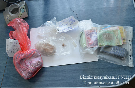 Заради грошей молодик нападав на жінок та дітей у Тернополі (ВІДЕО)