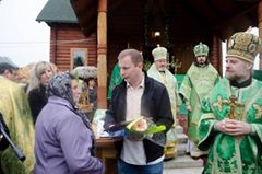 До Дня Матері голова Тернопільської ОДА Степан Барна вшанував матерів та дружин Героїв, які загинули в АТО