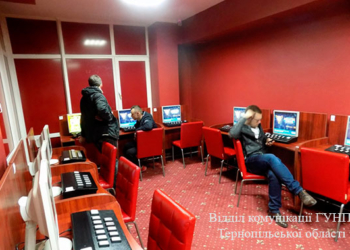 Щоб подолати безлад люди взялися за вогонь