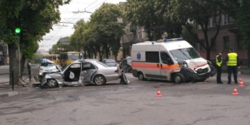 Страшна аварія у центрі Тернополя трапилася через водія “Мерседесу”?