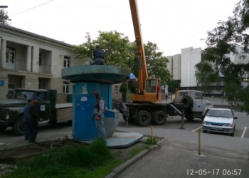 У Тернополі демонтували стару радянську будку з квасом (фотофакт)