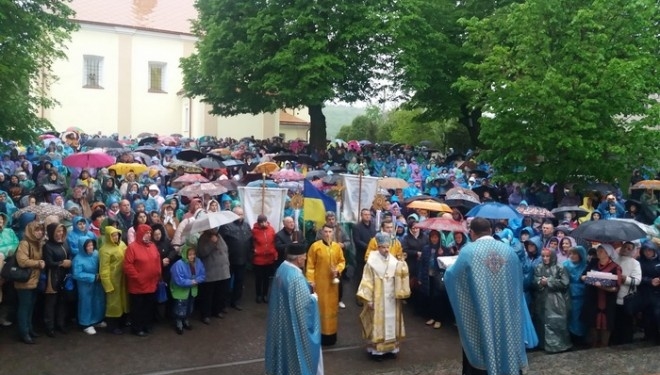 Тернопільські матері ходили на прощу до Зарваниці