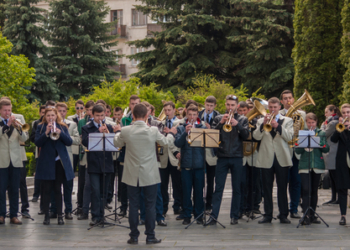 У день надання безвізового режиму Тернопільщина підняла прапори України та Євросоюзу (фото)