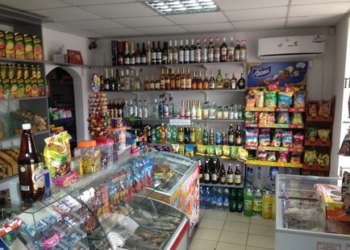 Злодійка майстерно винесла з магазину “здобич”, а продавці ні про що не здогадувалися