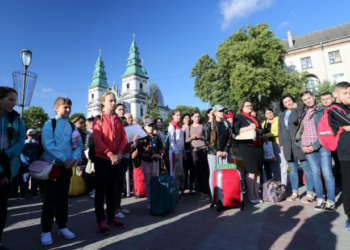 Діти учасників АТО з Тернополя вдруге поїхали на відпочинок до моря