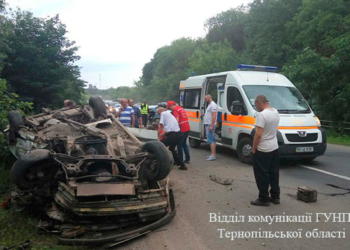 На Тернопільщині у ДТП потрапили п’ятеро дітей, водії у реанімації (ФОТО)