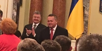 Президент Порошенко особисто вручив нагороду тернополянину