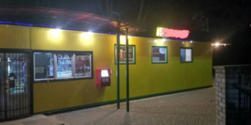 У Тернополі забарикадувалася продавчиня, яку “застукали” поліцейські “на гарячому”