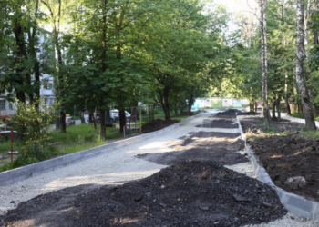 В Тернополі ремонтують міжквартальний проїзд, який будували ще 50 років тому (ФОТО)