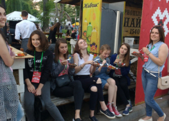 Як працювалося волонтерам фестивалю “Галицька дефіляда”? (декілька щасливих емоцій)