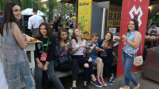 Як працювалося волонтерам фестивалю “Галицька дефіляда”? (декілька щасливих емоцій)