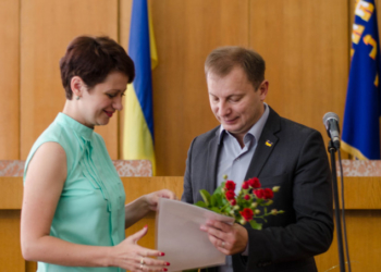 На Тернопільщині з нагоди професійного свята відзначили держслужбовців (ФОТО)