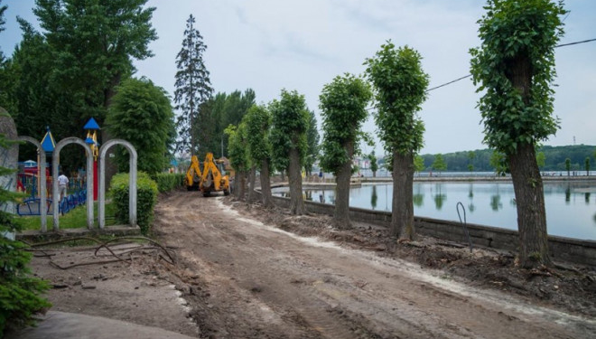 Біля острівка “Чайка” розпочали ремонт пішохідної алеї (ФОТО)