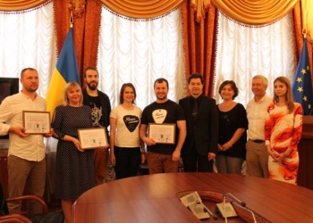 Європейці передали відзнаку фестивалю ФАЙНЕ МІСТО через Міністра культури