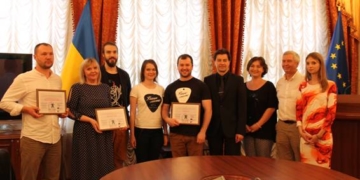 Європейці передали відзнаку фестивалю ФАЙНЕ МІСТО через Міністра культури
