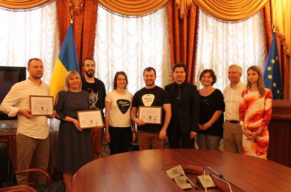 Європейці передали відзнаку фестивалю ФАЙНЕ МІСТО через Міністра культури