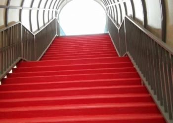 В Тернополі відкрили частину пішохідного мосту біля залізничного вокзалу