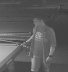 Розшукують молодика, який спокусився на телефон тернополянки (ФОТО)