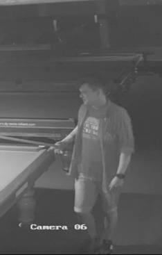 Розшукують молодика, який спокусився на телефон тернополянки (ФОТО)