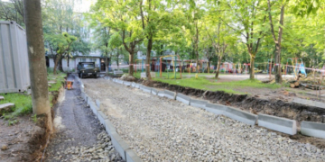 Як на Східному у Тернополі ремонтують проїзд (фотофакт)