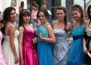 Цьогоріч у святковій колоні йтиме 1173 випускники