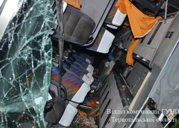 ДТП, у якій перекинувся автобус, забрала життя молодої дівчини (ФОТО)