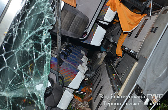 ДТП, у якій перекинувся автобус, забрала життя молодої дівчини (ФОТО)