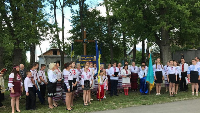 На Тернопільщині відкрили сквер на честь Героїв Небесної Сотні та Героїв АТО