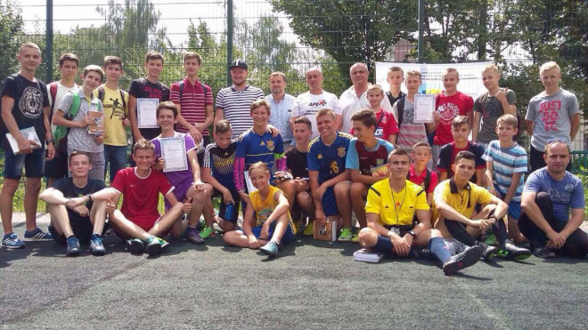 Для юних шанувальників футболу влаштували турніри