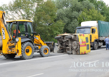 ДТП у Тернополі: зіткнулися УАЗ та МАЗ